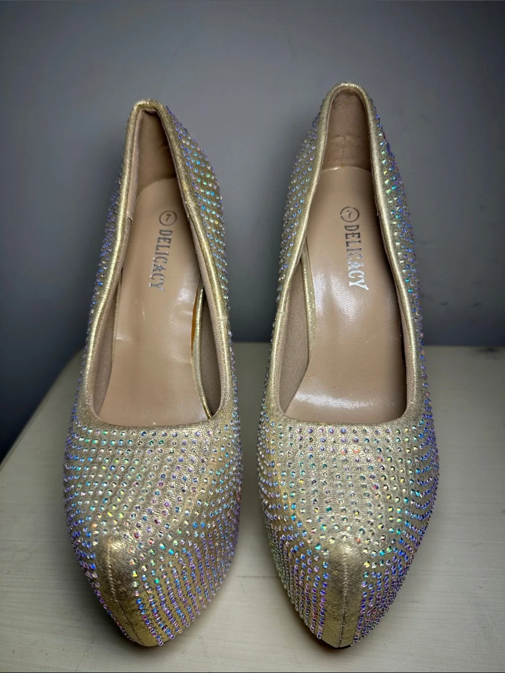 Delicacy sparkling gold